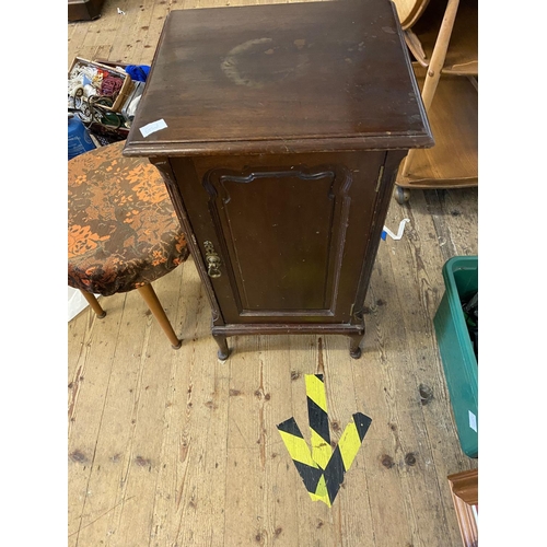 92 - Mahogany bedside cabinet