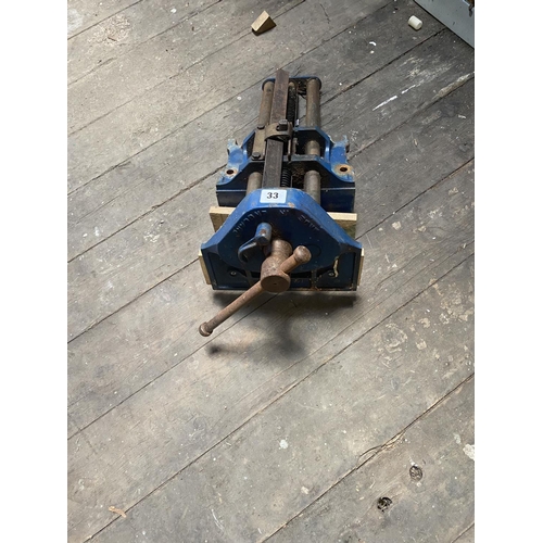 33 - Large bench vice