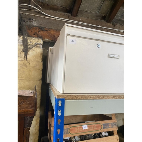 44 - 5 wall mounted post boxes with keys