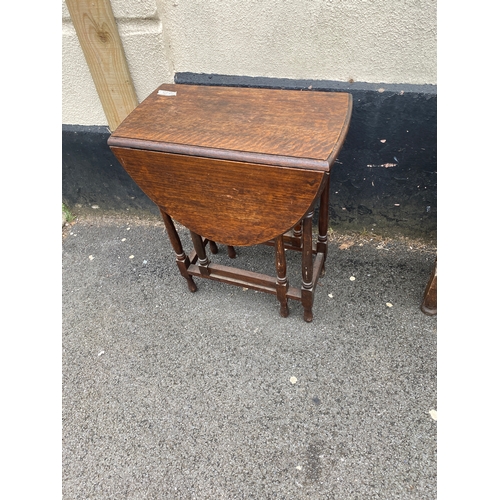 1010 - Oak gate leg table