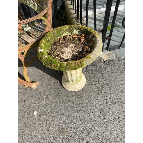 1019 - Stoneware birdbath