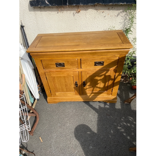 1016 - Oak cupboard