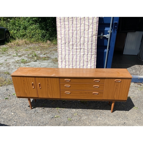 1093 - Retro sideboard