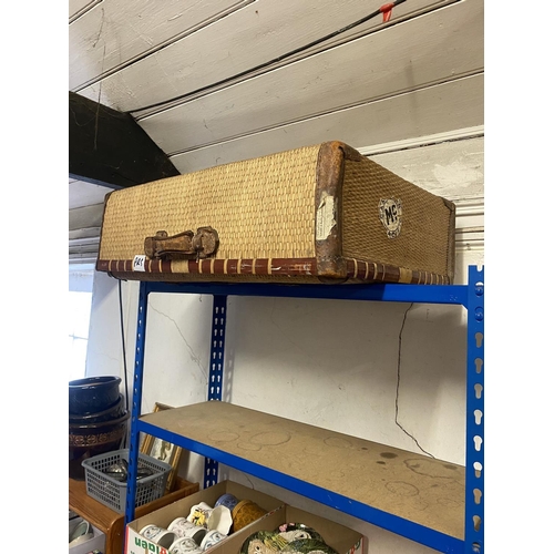 33 - Vintage wicker travelling case