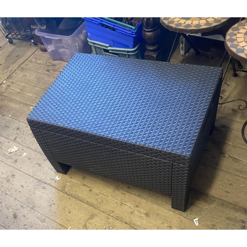 1024 - Garden table/storage box