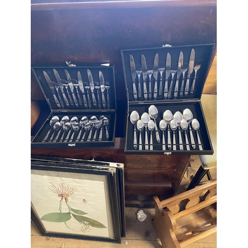 2 cases cutlery
