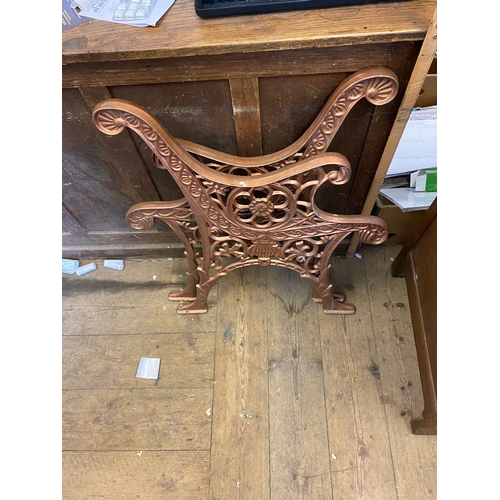 1179 - Pair cast iron bench ends