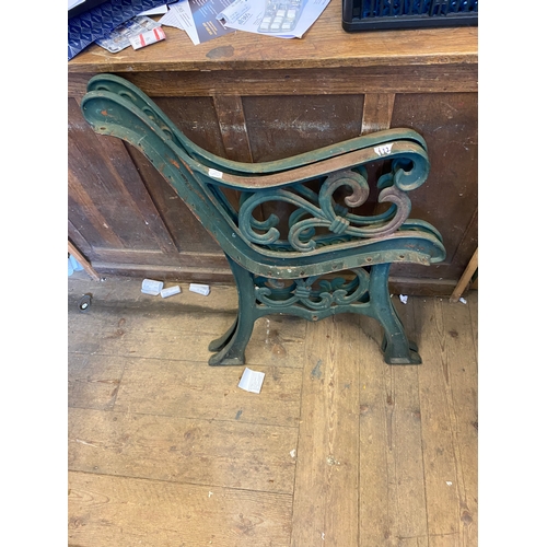 1180 - Pair cast iron bench ends