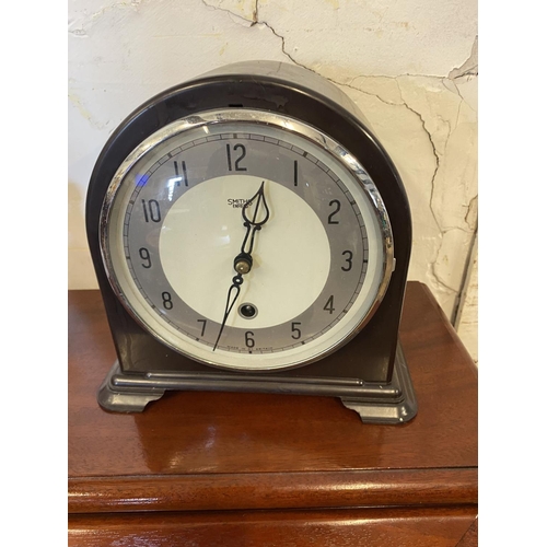 196 - Smiths Bakelite mantle clock