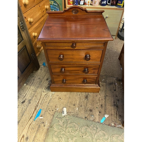 424 - Solid mahogany bedsoiude chest of 3 drawers