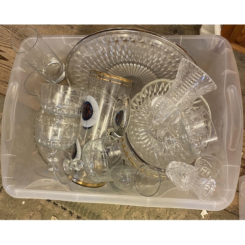 436 - Box glassware