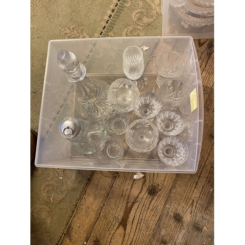 437 - Box glassware