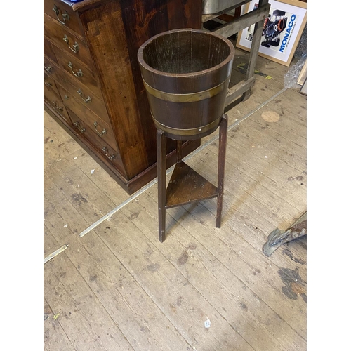 834 - Oak plantstand