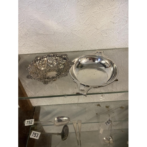 641 - 2 silver hallmarked bowls