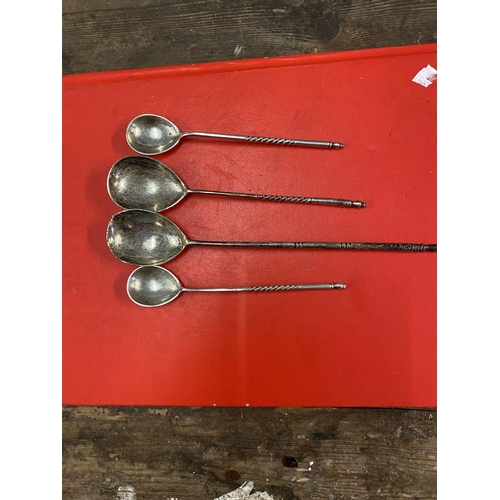 670 - 4 Russian silver spoons