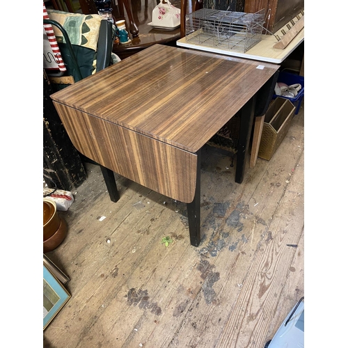 992 - retro table