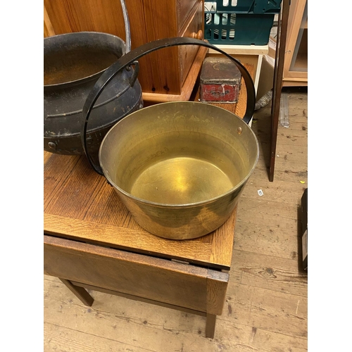 299 - Heavy brass jam pan