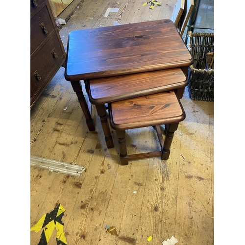 87 - Nest pine tables