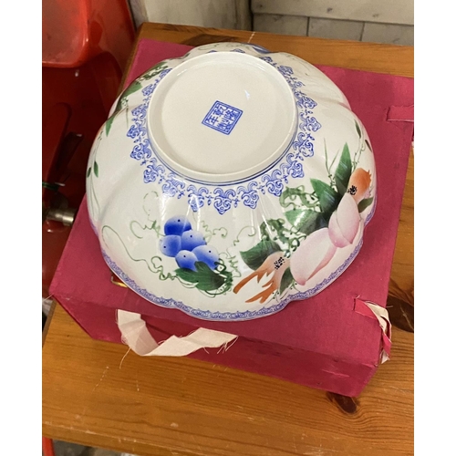 90 - Fine oriental porcelain bowl