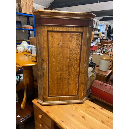 290M - Oak corner cabinet