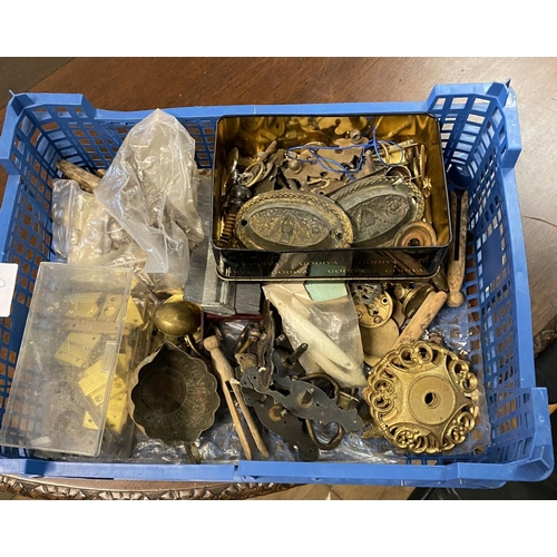 409 - Box brass cabinet handles etc