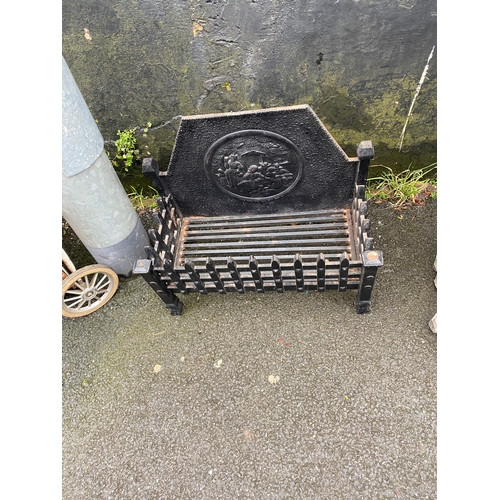 1031 - Cast iron fire basket