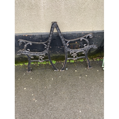 1032 - Pair cast iron bench ends