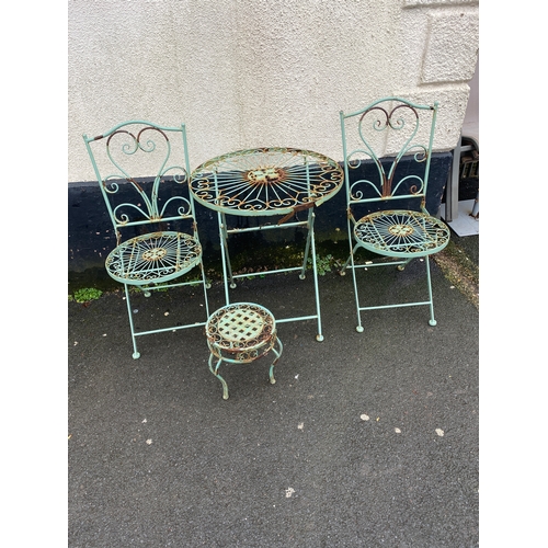 1033 - Metal garden table & chairs