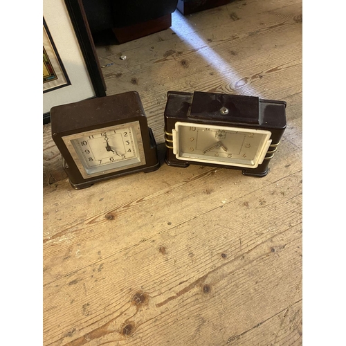 54 - 2 Bakelite clocks