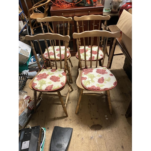 415 - 4 kitchen chairs