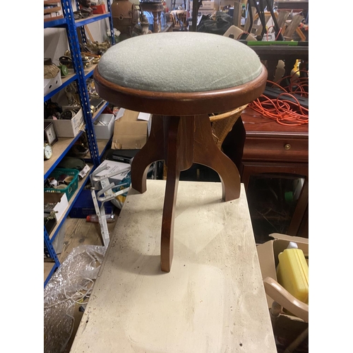 423 - Revolving stool