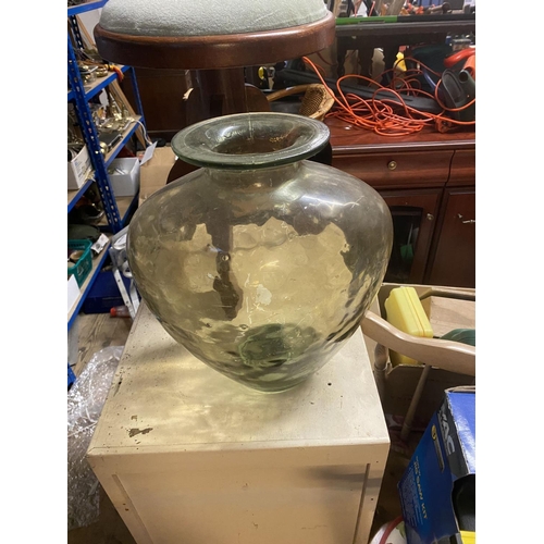 424 - Large glass vase