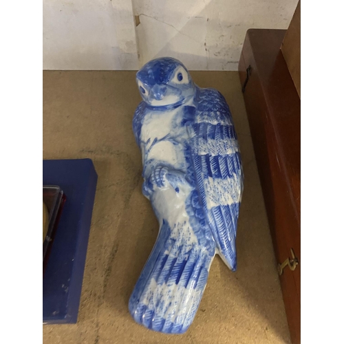 28 - Porcelain blue and white bird