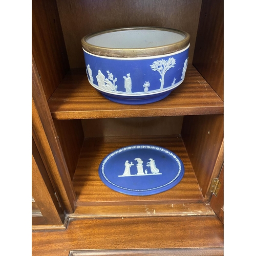 973 - 2 pcs wedgewood jasperware