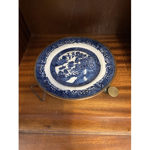 982 - Blue & white warming plate