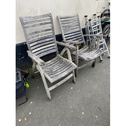 1134 - 2 wooden garden chairs