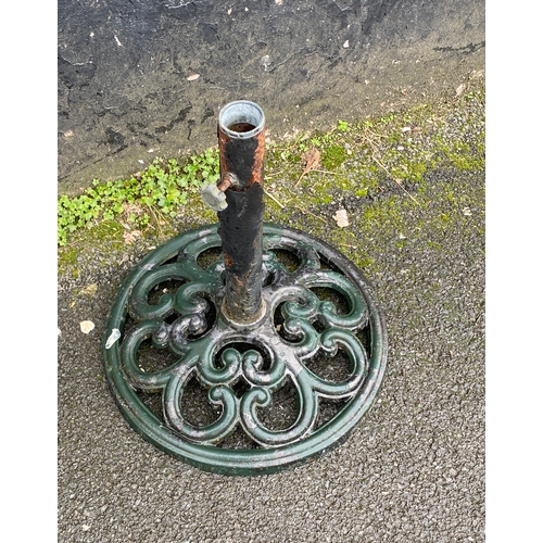 1145 - Cast iron parasol stand