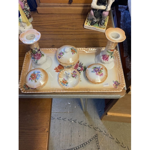 48 - Dressing table set