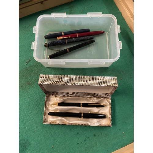 724 - Box vintage pens