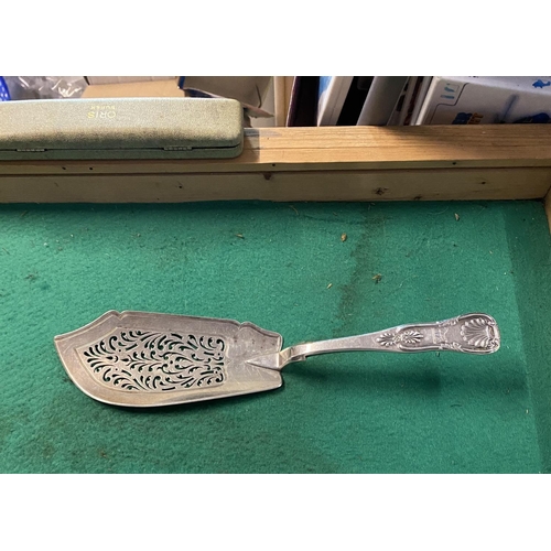 738 - Silver hallmarked fish slice Edinburgh 1835 weight 153g