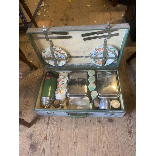 172 - Vintage cased picnic set