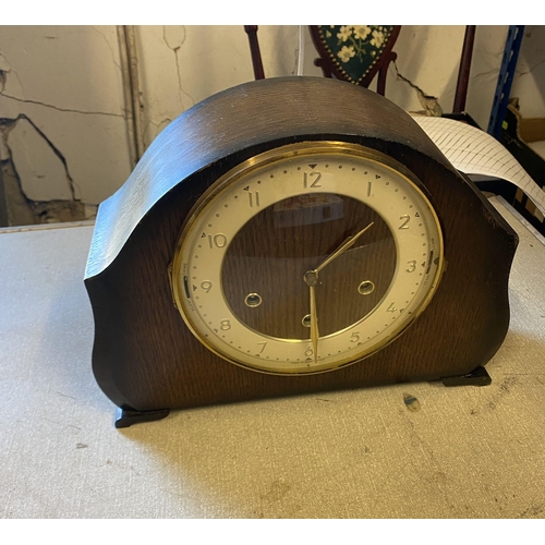 60 - Oak mantle clock