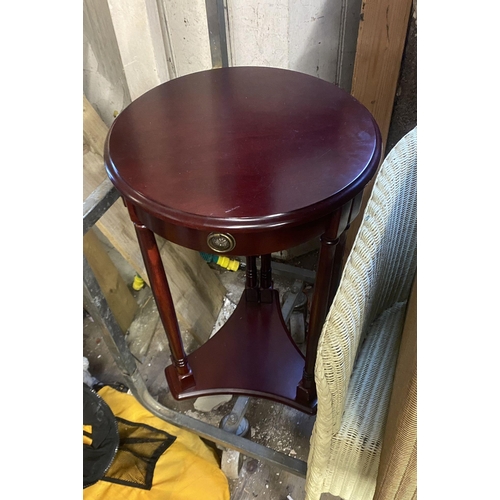 975 - Mahogany occasional table