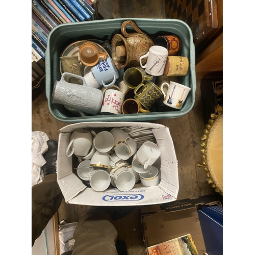 989 - 2 boxes pottery