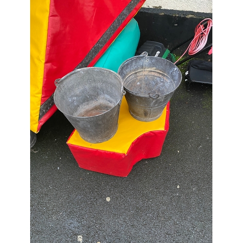 1093 - 2 galvanised buckets