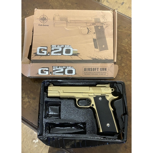 32 - Air soft pistol