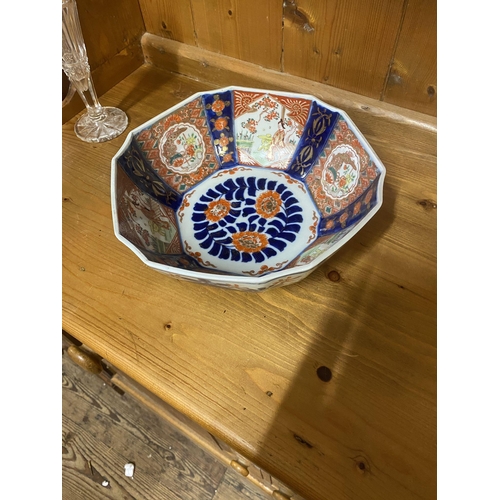 61 - Imari bowl