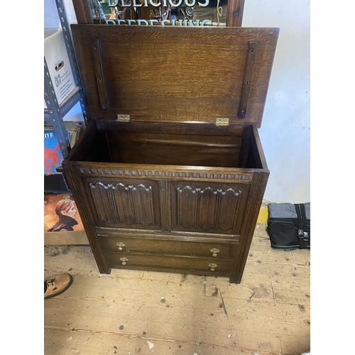 282 - Oak cupboard