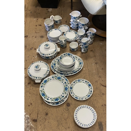 418 - Mid Winter retro dinner service