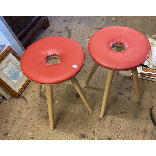 424 - 2 retro stools